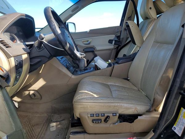 2013 VOLVO XC90 — DENT