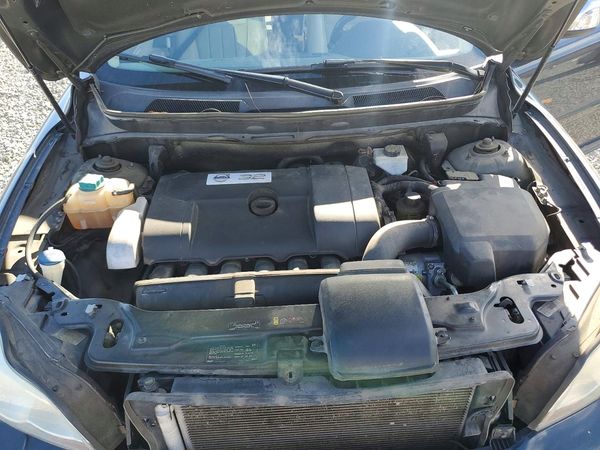 2013 VOLVO XC90 — Engine bay