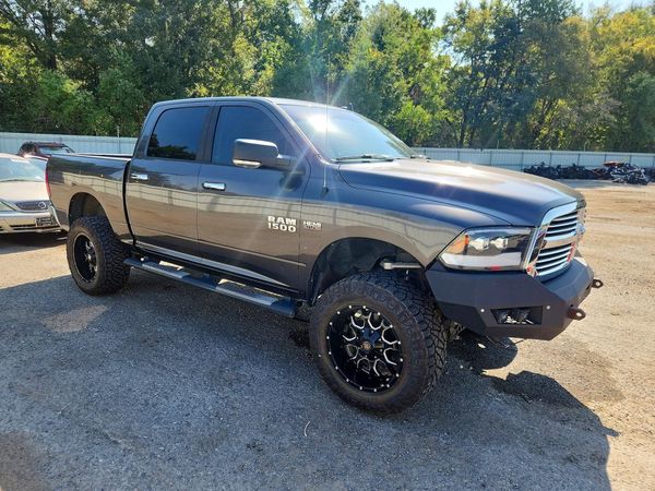 2016 RAM 1500 SLT — Passenger 3/4