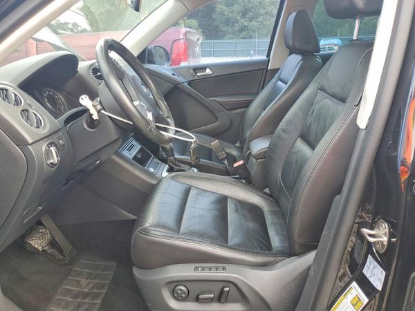 2017 VOLKSWAGEN TIGUAN Sport — DENT