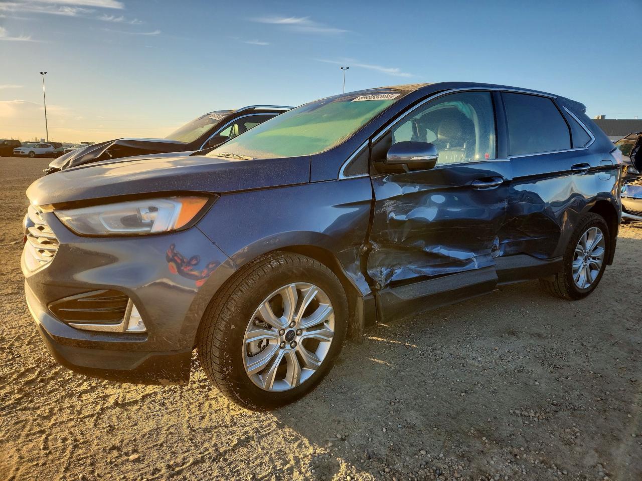 2019 FORD EDGE Titanium — Front 3/4