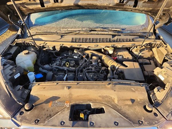 2019 FORD EDGE Titanium — Engine bay