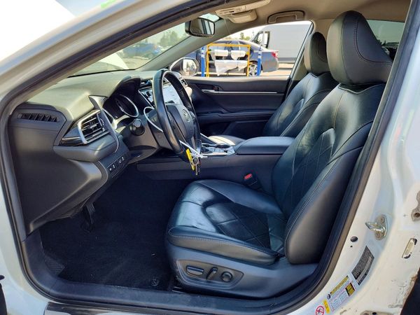 2019 TOYOTA CAMRY SOLA SE/XLE Hybrid — DENT