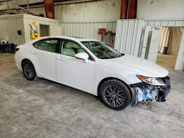 2018 LEXUS ES 350 — Passenger 3/4