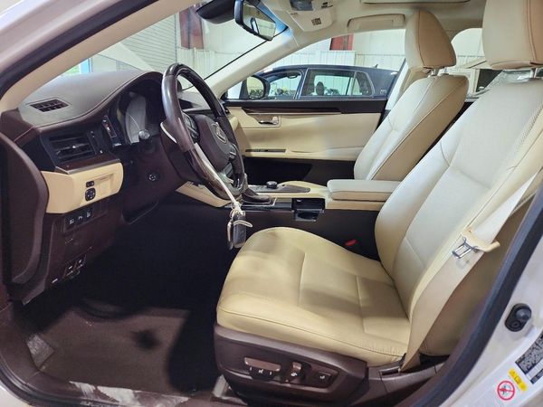 2018 LEXUS ES 350 — DENT