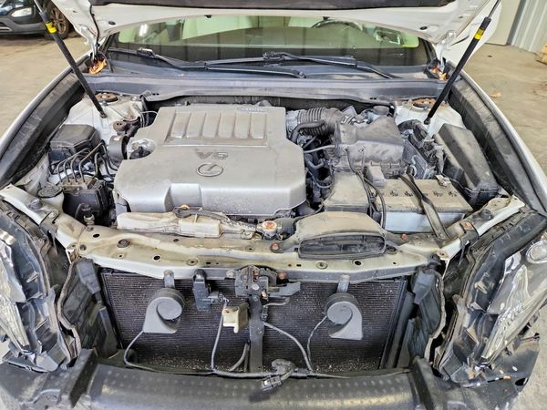 2018 LEXUS ES 350 — Engine bay