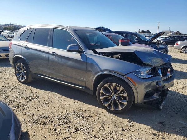 2016 BMW X5 xDrive40e — Passenger 3/4