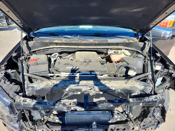 2021 CHEVROLET SILVERADO LT (2FL) — Engine bay