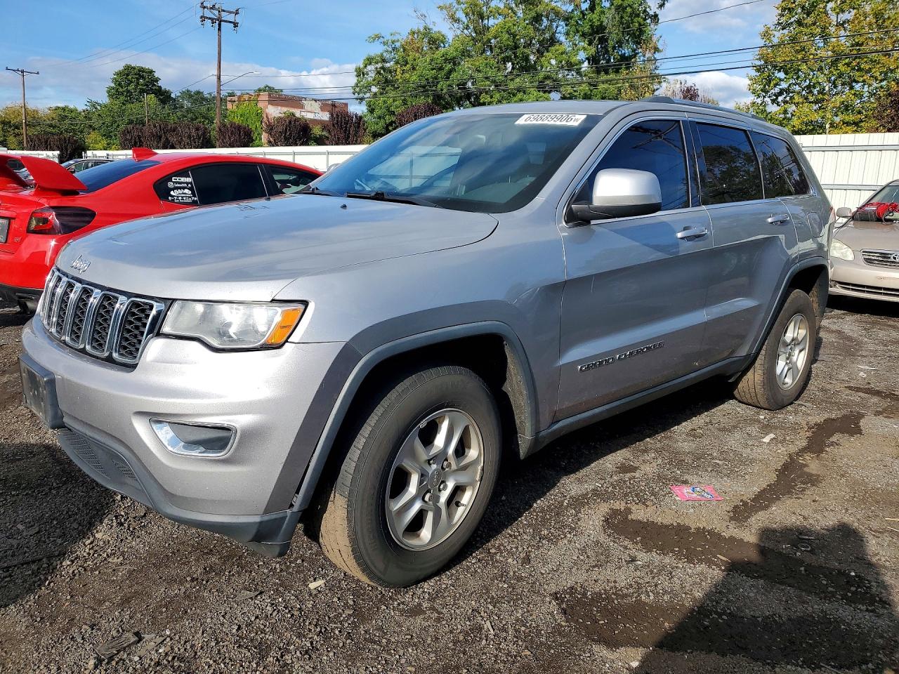 2017 JEEP CHEROKEE Laredo — Front 3/4