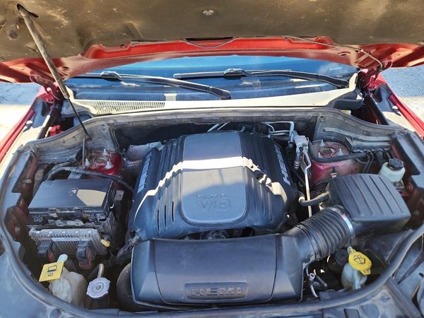 2014 DODGE DURANGO Limited — Engine bay