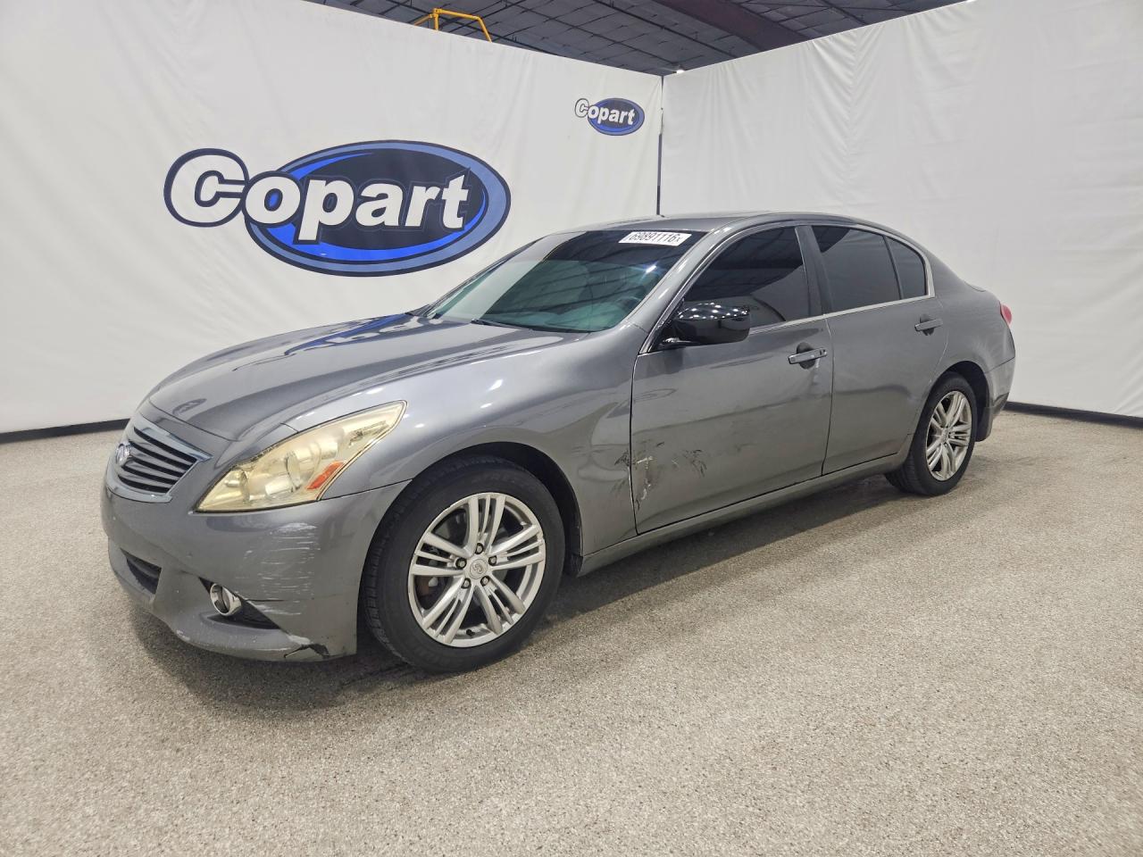 2013 INFINITI G37 — Front 3/4