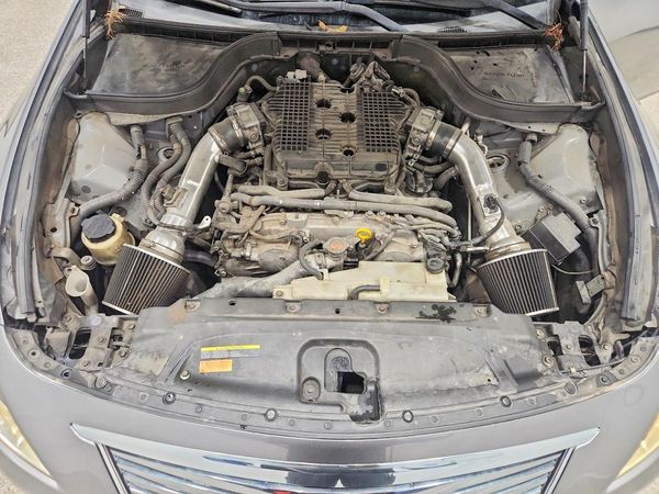 2013 INFINITI G37 — Engine bay
