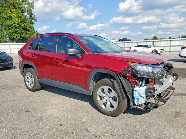 2019 TOYOTA RAV4 LE — Passenger 3/4
