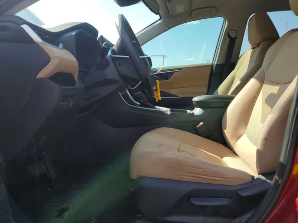 2019 TOYOTA RAV4 LE — DENT