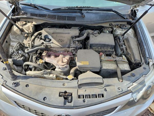 2012 TOYOTA CAMRY — Engine bay