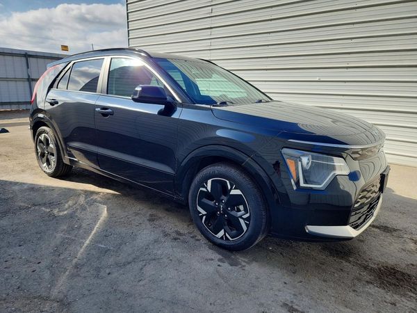 2023 KIA NIRO Wind — Passenger 3/4