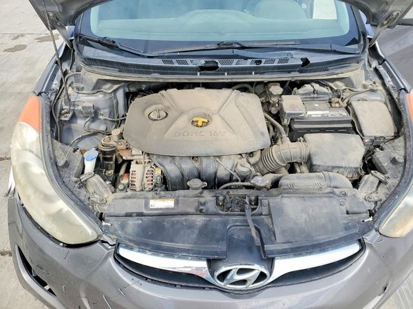 2012 HYUNDAI ELANTRA GLS(Middle grade) — Engine bay