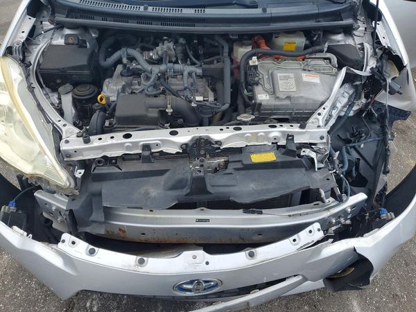 2013 TOYOTA PRIUS — Engine bay