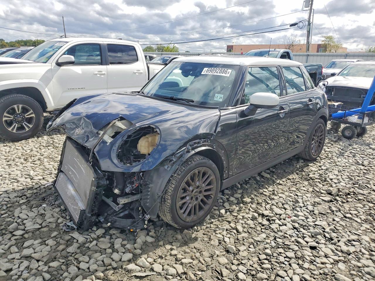 2025 MINI COOPER — Front 3/4