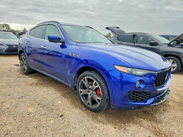 2017 MASERATI LEVANTE Sport — Passenger 3/4
