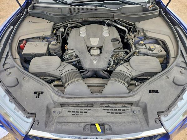 2017 MASERATI LEVANTE Sport — Engine bay
