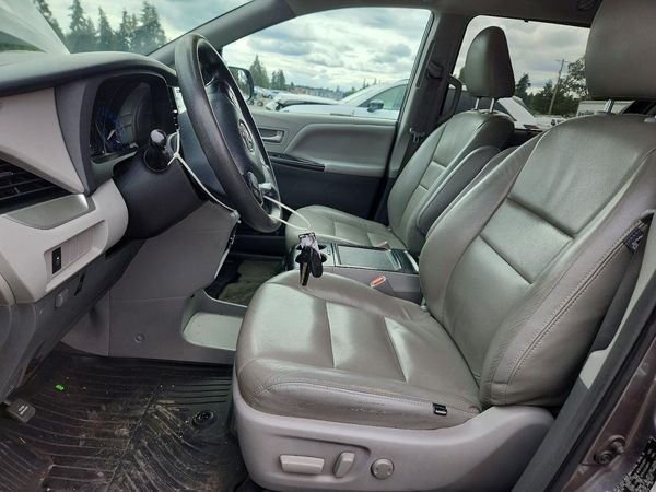 2018 TOYOTA SIENNA LE — DENT