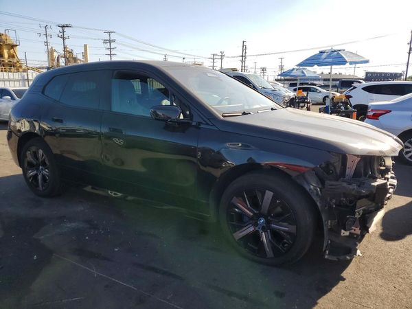2024 BMW IX — Passenger 3/4