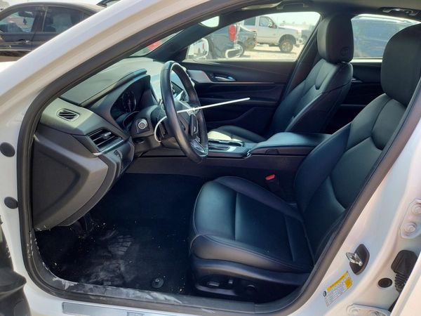 2022 CADILLAC CT4 — DENT