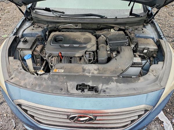2015 HYUNDAI SONATA SE, ECO — Engine bay