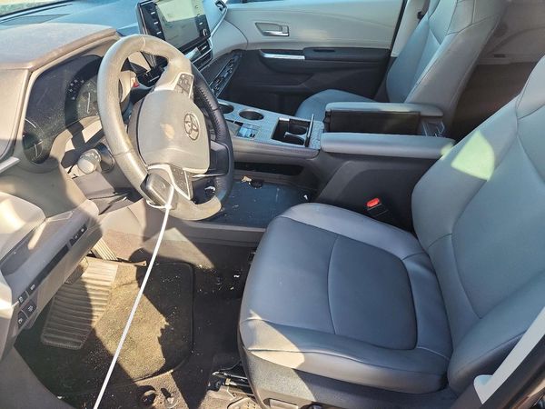 2024 TOYOTA SIENNA XLE — DENT