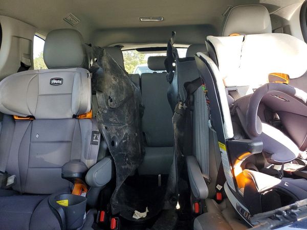 2024 TOYOTA SIENNA XLE — SUVN