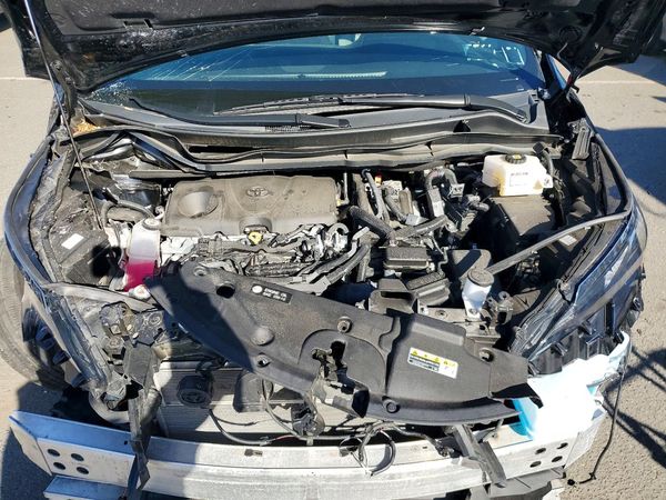2024 TOYOTA SIENNA XLE — Engine bay