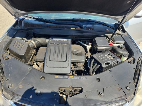 2016 CHEVROLET EQUINOX LT — Engine bay