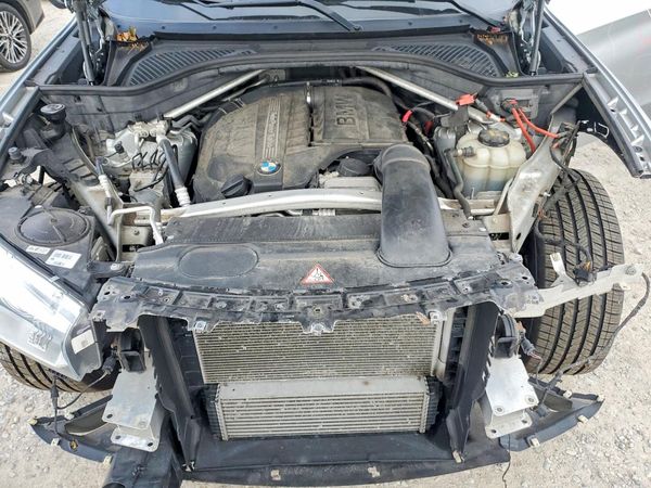 2016 BMW X5 xDrive35i — Engine bay