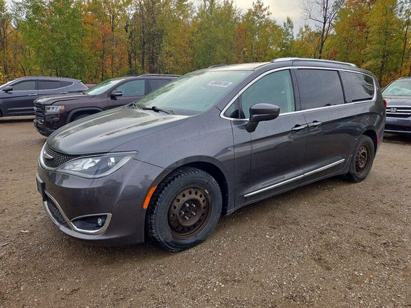2017 CHRYSLER PACIFICA — DSFA — Front 3/4