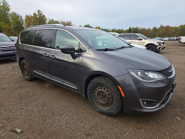 2017 CHRYSLER PACIFICA Touring L Plus — Passenger 3/4