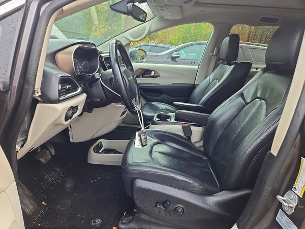 2017 CHRYSLER PACIFICA Touring L Plus — DENT