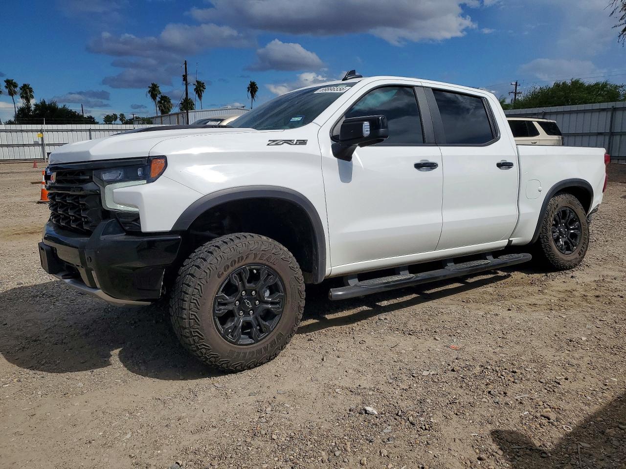 2025 CHEVROLET SILVERADO ZR2 — Front 3/4