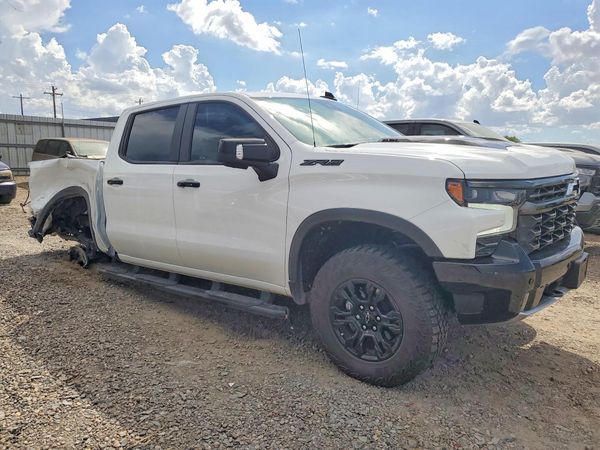 2025 CHEVROLET SILVERADO ZR2 — Passenger 3/4