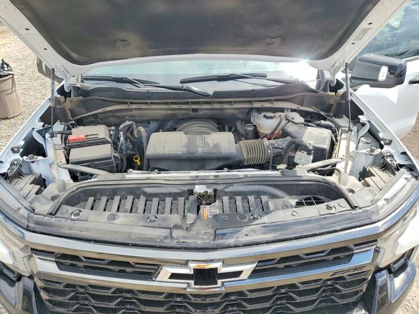 2025 CHEVROLET SILVERADO ZR2 — Engine bay