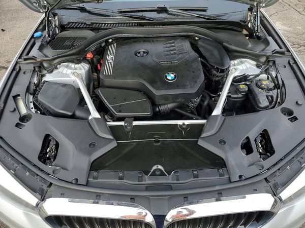 2020 BMW 530 xDrive — Engine bay