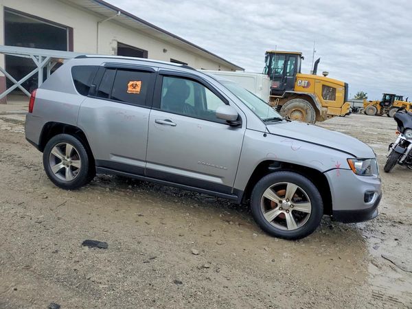 2017 JEEP COMPASS Latitude — Passenger 3/4