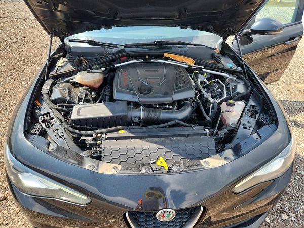 2017 ALFA ROMEO GIULIA RWD — Engine bay