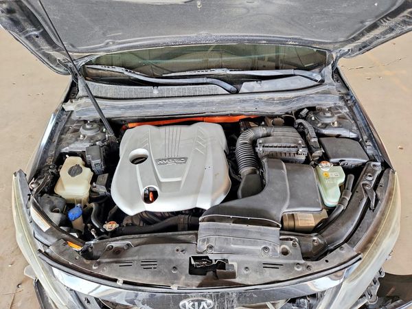 2014 KIA OPTIMA — Engine bay