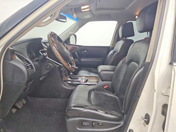 2014 INFINITI QX80 — DENT