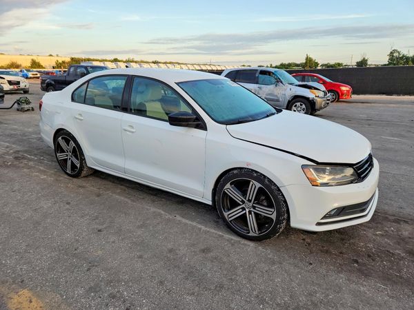2017 VOLKSWAGEN JETTA Sport — Passenger 3/4
