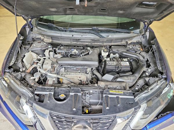 2020 NISSAN ROGUE — Engine bay