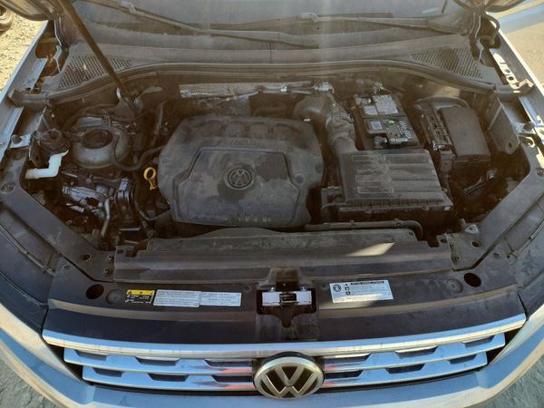 2019 VOLKSWAGEN TIGUAN — Engine bay