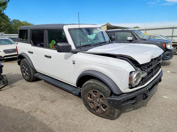 2022 FORD BRONCO — Passenger 3/4