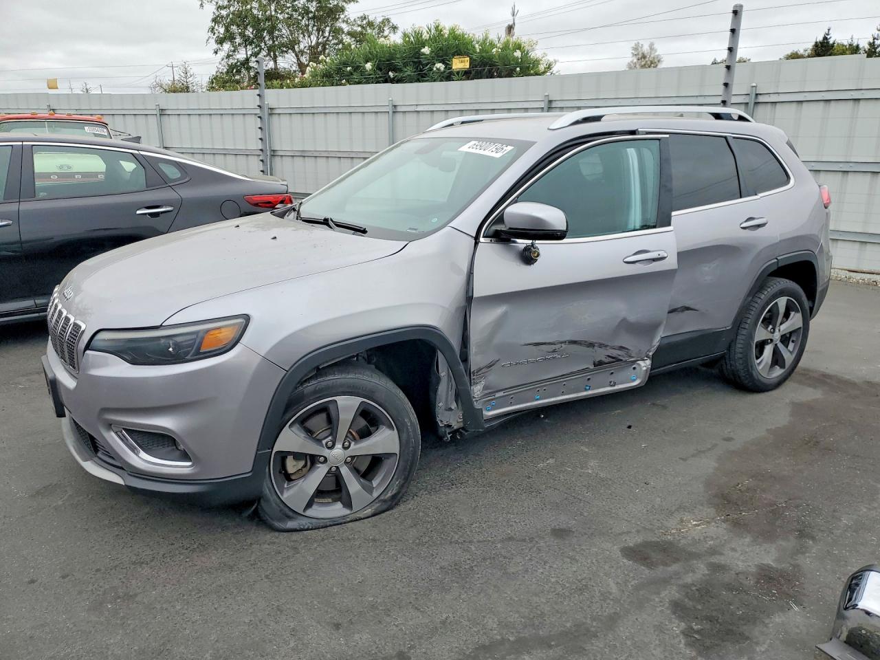 2019 JEEP CHEROKEE Limited — Front 3/4